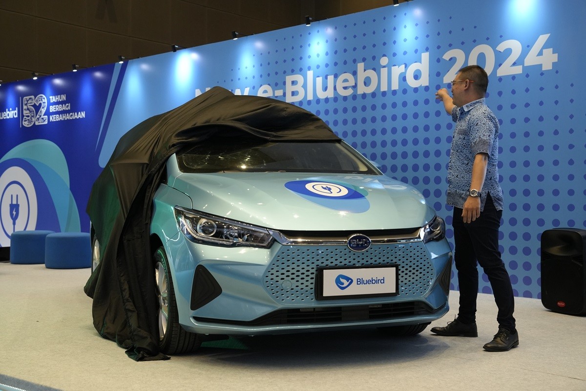 Bluebird Perkenalkan Taksi Listrik BYD e6 Gen 2  