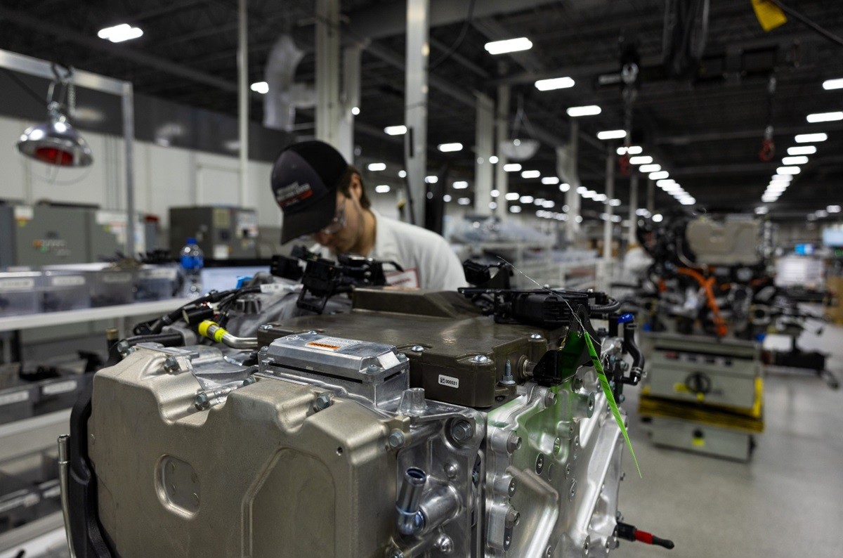Honda Mulai Produksi CR-V Bertenaga Hydrogen Fuel Cell Electric  