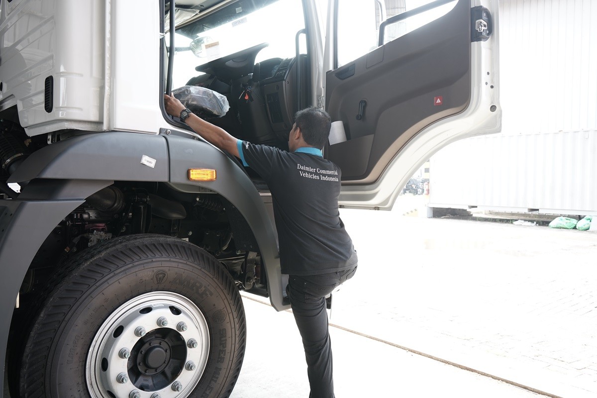 Begini Posisi Berkendara Truk Mercedes-Benz Axor yang Nyaman  