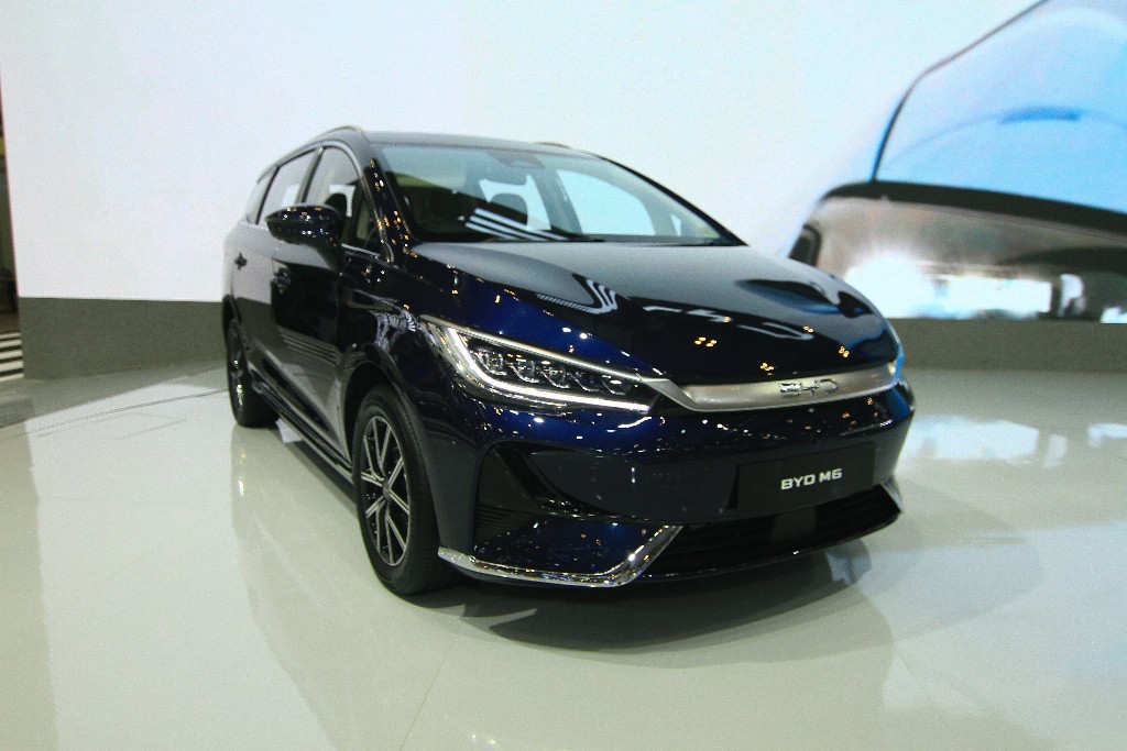 Berkenalan dengan Fitur ADAS yang Diterapkan di BYD M6  