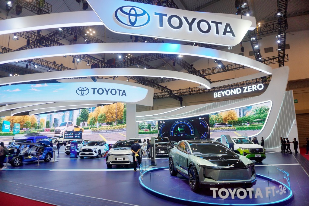 Toyota Ajak Pengunjung GIIAS 2024 Rasakan Teknologi 1Connect  