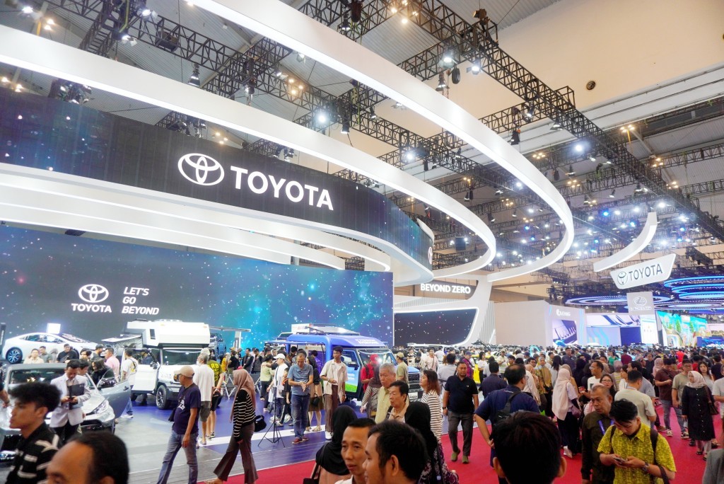 Toyota Ajak Pengunjung GIIAS 2024 Rasakan Teknologi 1Connect  