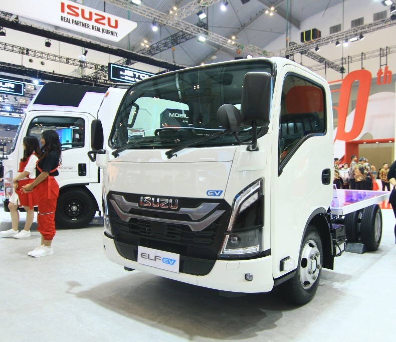 Isuzu Elf EV Prototype Ada di GIIAS 2024, ini Spesifikasinya  