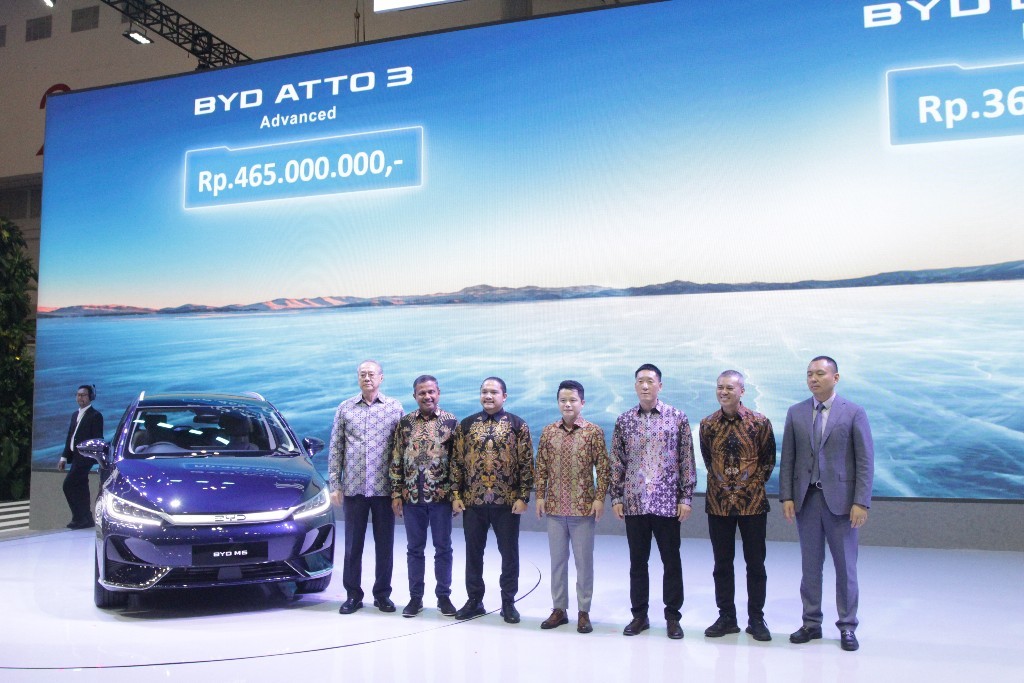 BYD Indonesia Berikan Garansi Baterai BYD M6 Selama 8 Tahun  