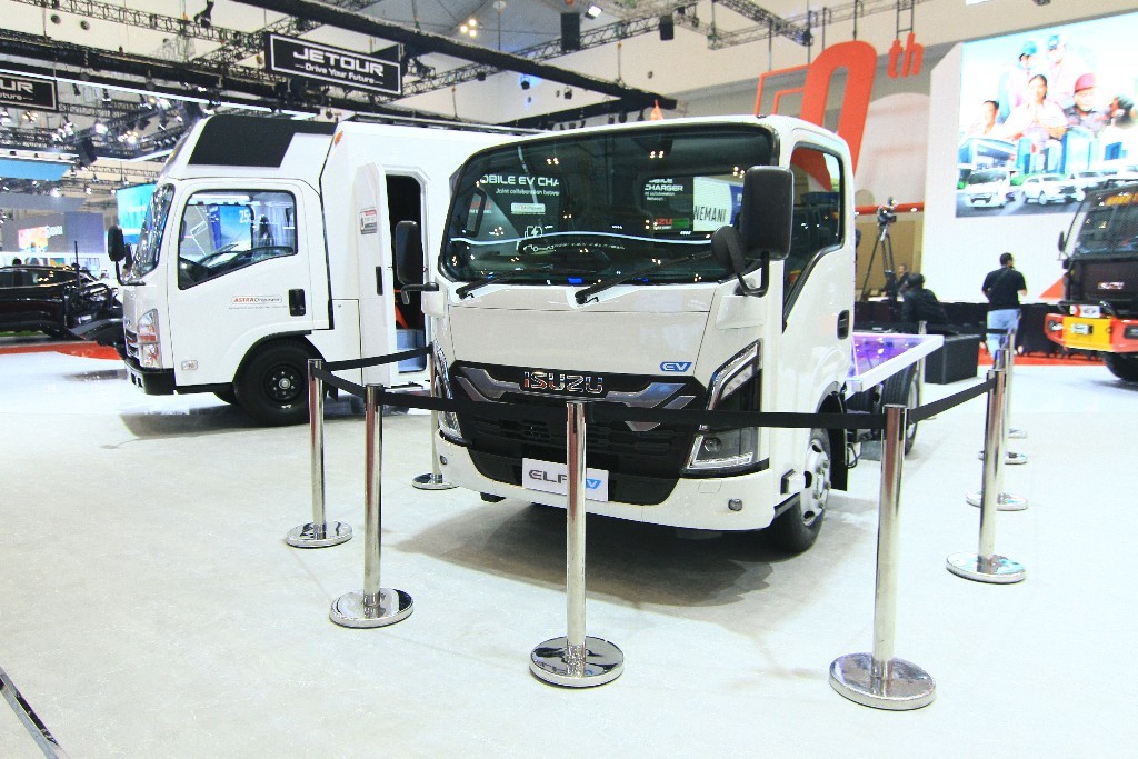 Isuzu Elf EV Prototype Ada di GIIAS 2024, ini Spesifikasinya  