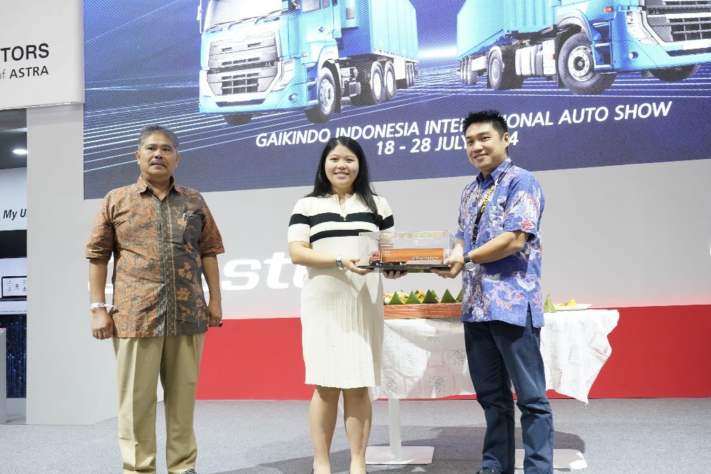 UD Trucks Serahkan 50 Unit Produk Kuzer dan Quester ke BPE Group  