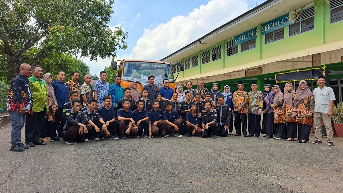 Dukung Generasi Penerus Bangsa, KTB Mendonasikan Fighter X  