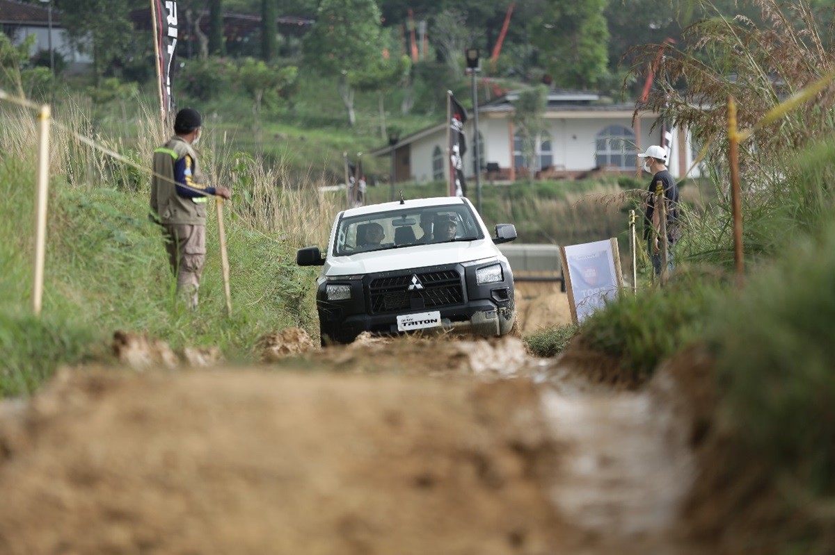 MMKSI Ajak Jurnalis Jajal Keandalan Mitsubishi All-New Triton  