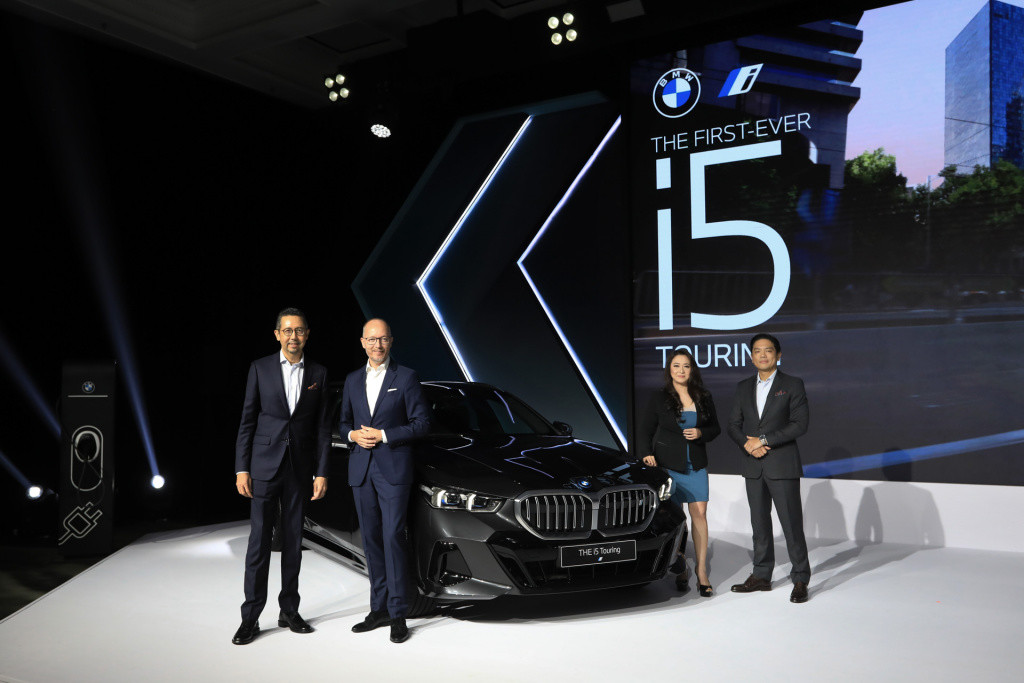 BMW Indonesia Luncurkan BMW i5 Touring, Mobil Full Listrik  