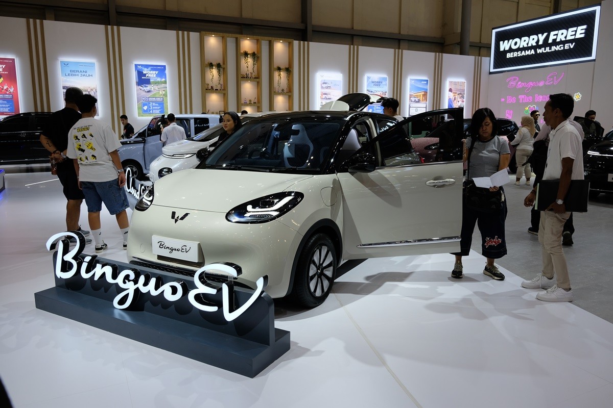 BinguoEV, Mobil Listrik Terlaris di Indonesia Pukau Pengunjung GJAW 2024  