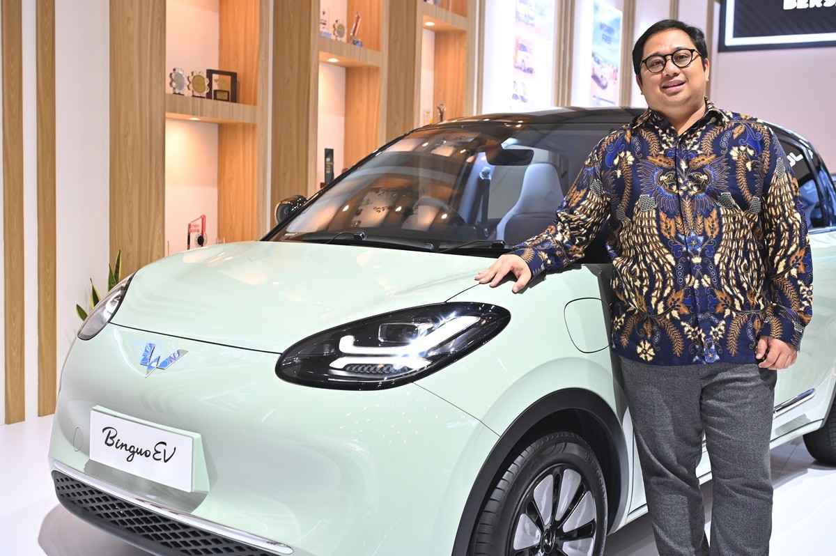 BinguoEV, Mobil Listrik Terlaris di Indonesia Pukau Pengunjung GJAW 2024  