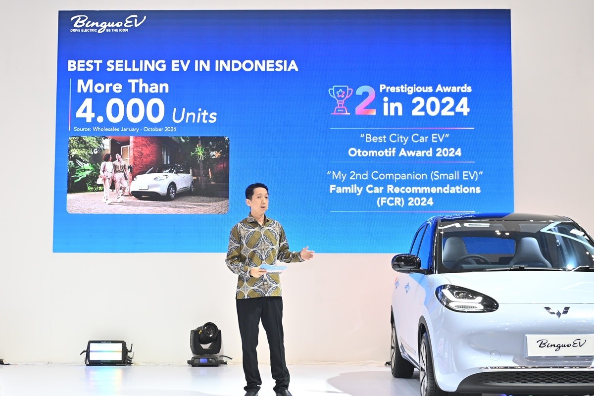 BinguoEV, Mobil Listrik Terlaris di Indonesia Pukau Pengunjung GJAW 2024  