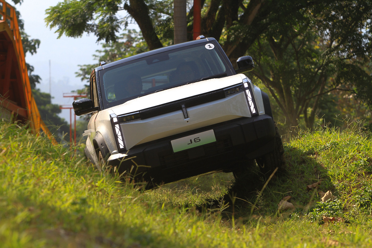 Chery J6, SUV Listrik Pertama di Indonesia yang Bisa Diajak 'Offroad'  