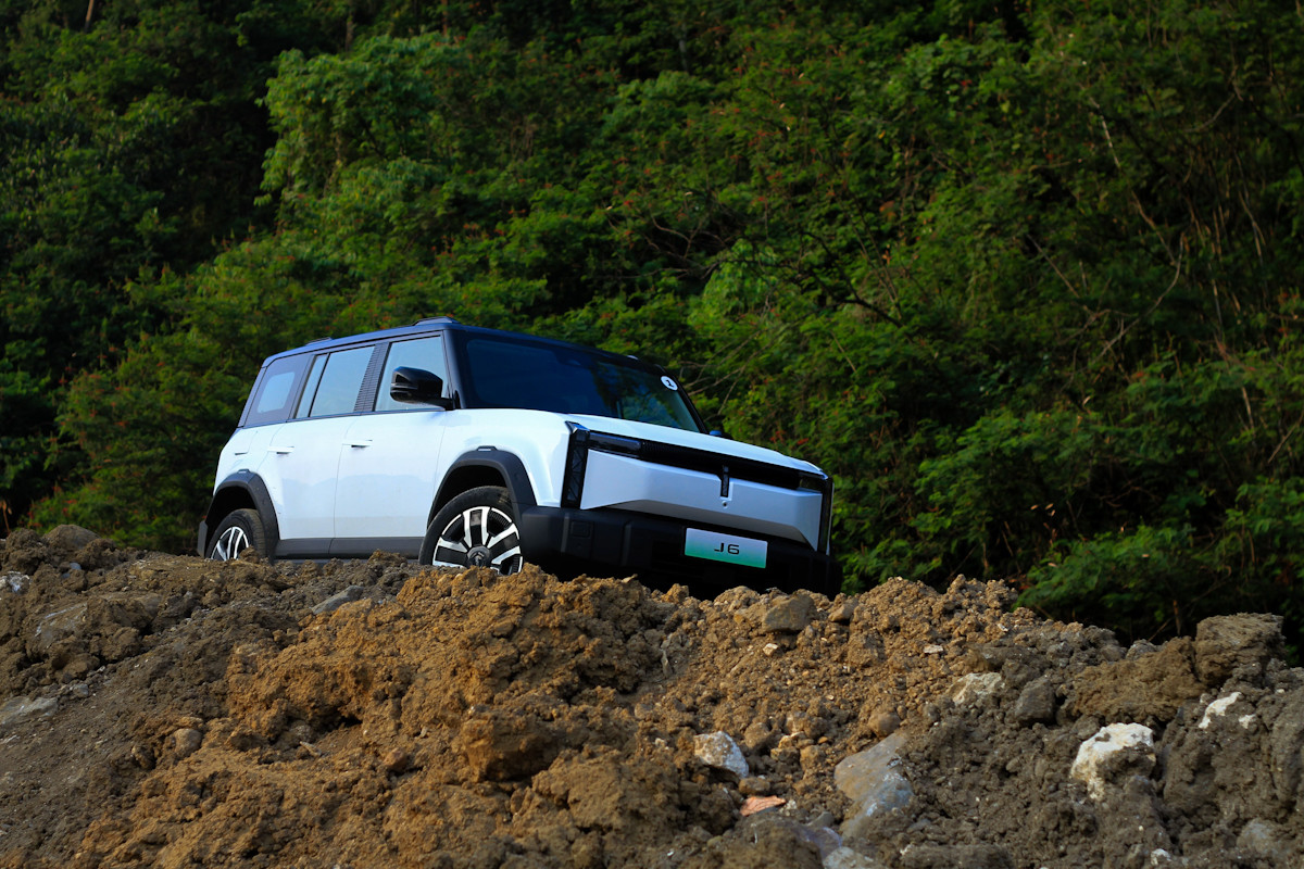 Chery J6, SUV Listrik Pertama di Indonesia yang Bisa Diajak 'Offroad'  