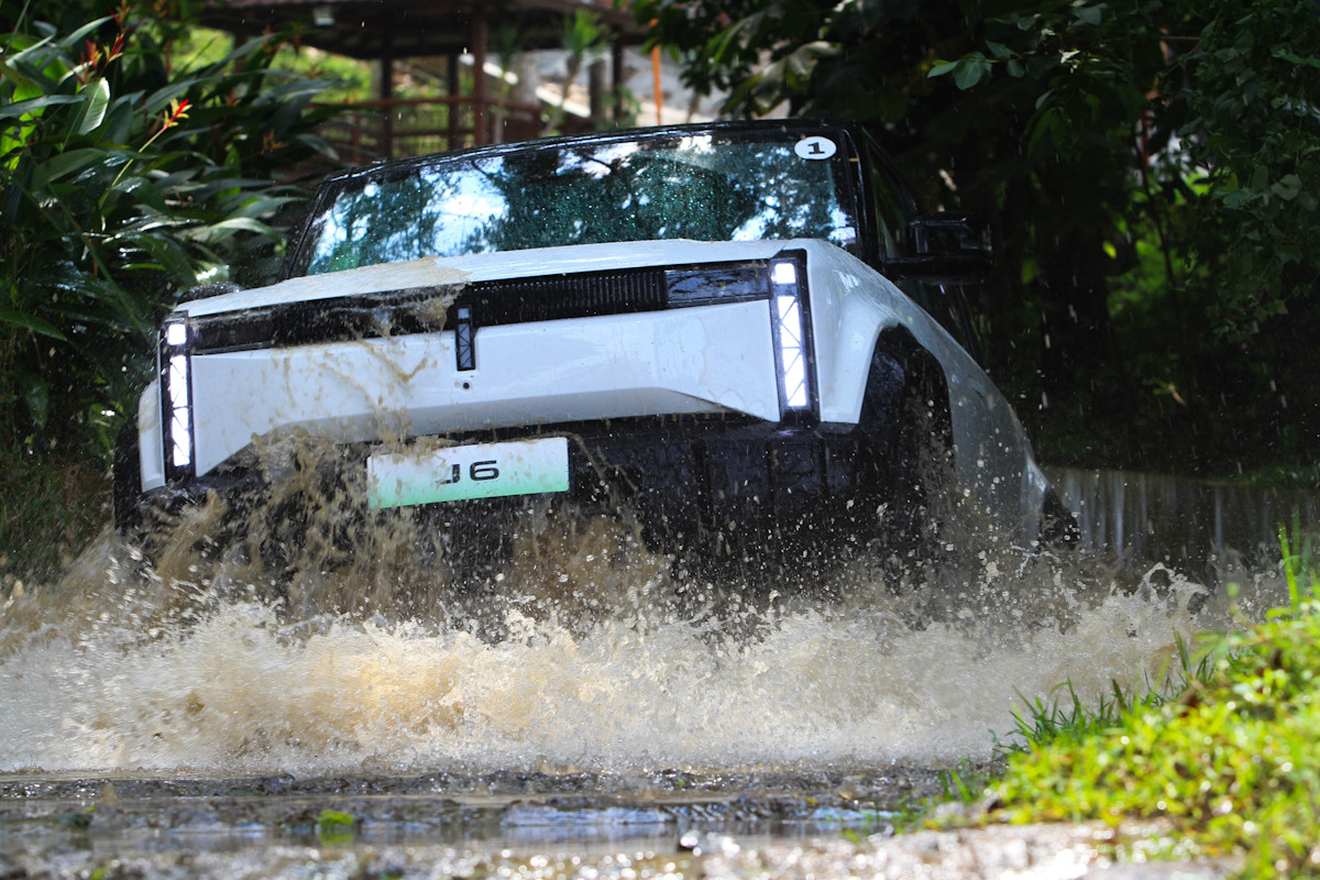 Chery J6, SUV Listrik Pertama di Indonesia yang Bisa Diajak 'Offroad'  