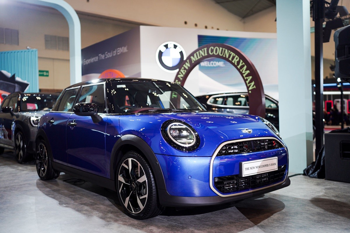 MINI Indonesia Hadirkan MINI Aceman dan MINI 5-Door di GJAW 2024  