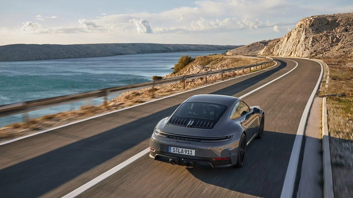 Porsche 911 Berteknologi Hybrid Akan Hadir di Indonesia  