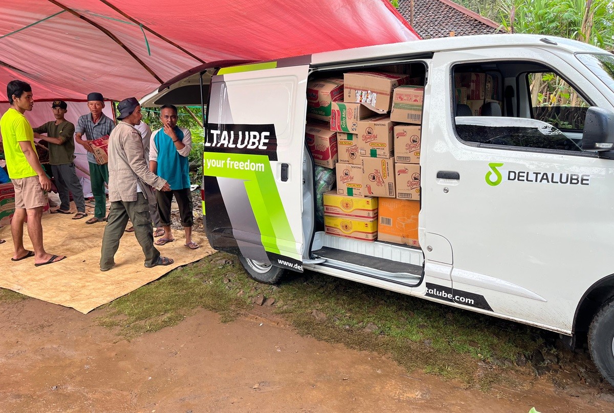 Deltalube Berikan Bantuan ke Korban Banjir Bandang Sukabumi  