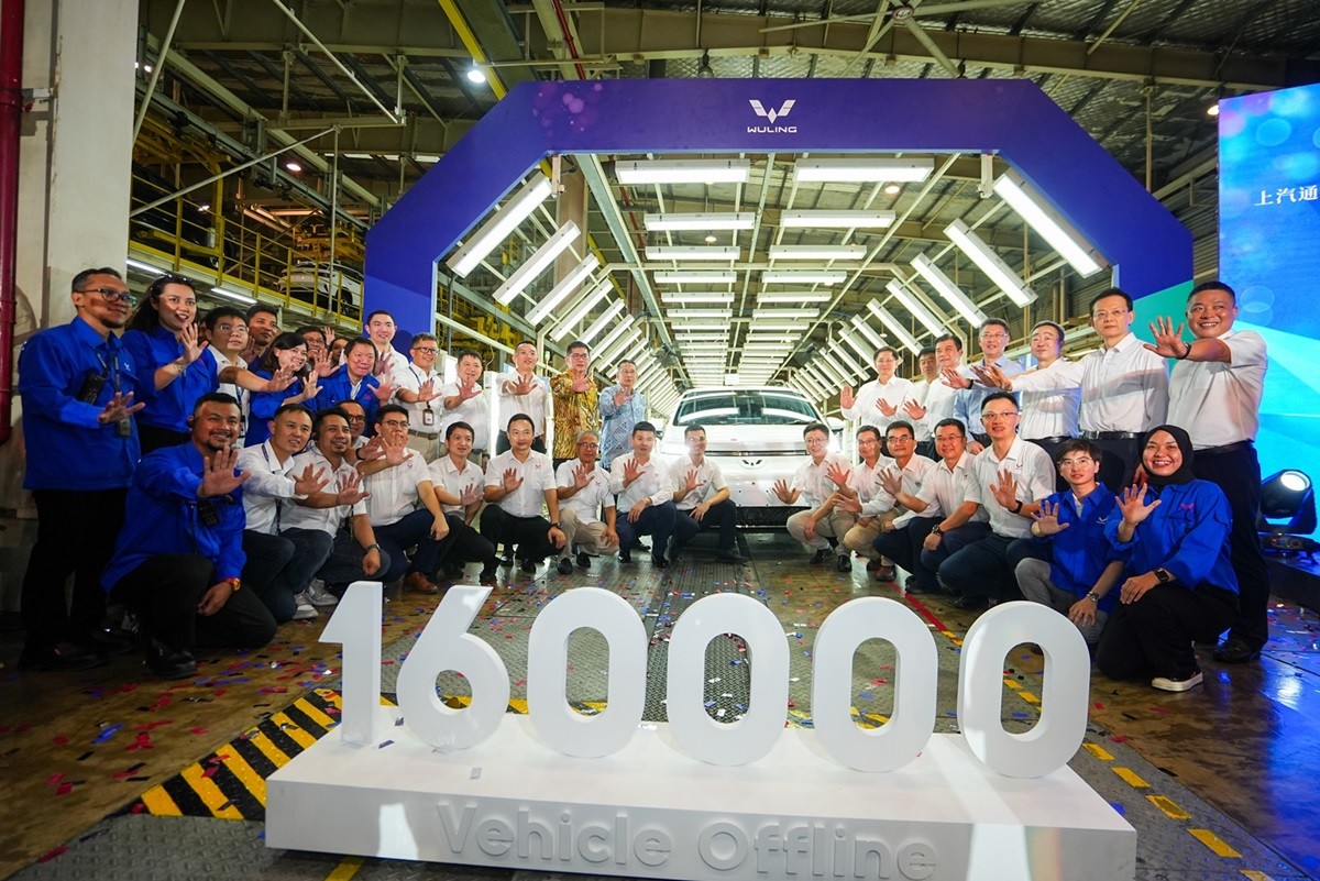 Wuling Rayakan Produksi 160.000 Unit dan Ekspor Cloud EV ke ASEAN  