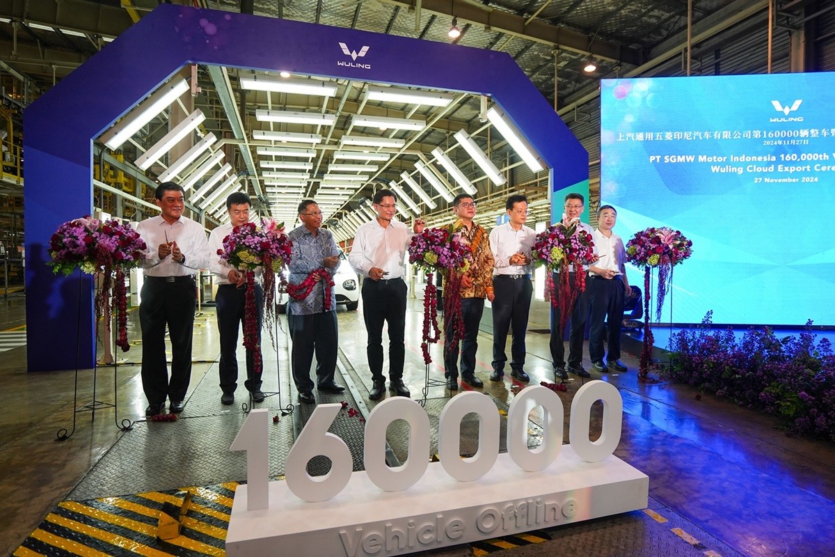 Wuling Rayakan Produksi 160.000 Unit dan Ekspor Cloud EV ke ASEAN  