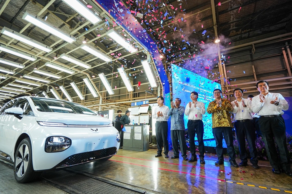 Wuling Rayakan Produksi 160.000 Unit dan Ekspor Cloud EV ke ASEAN  