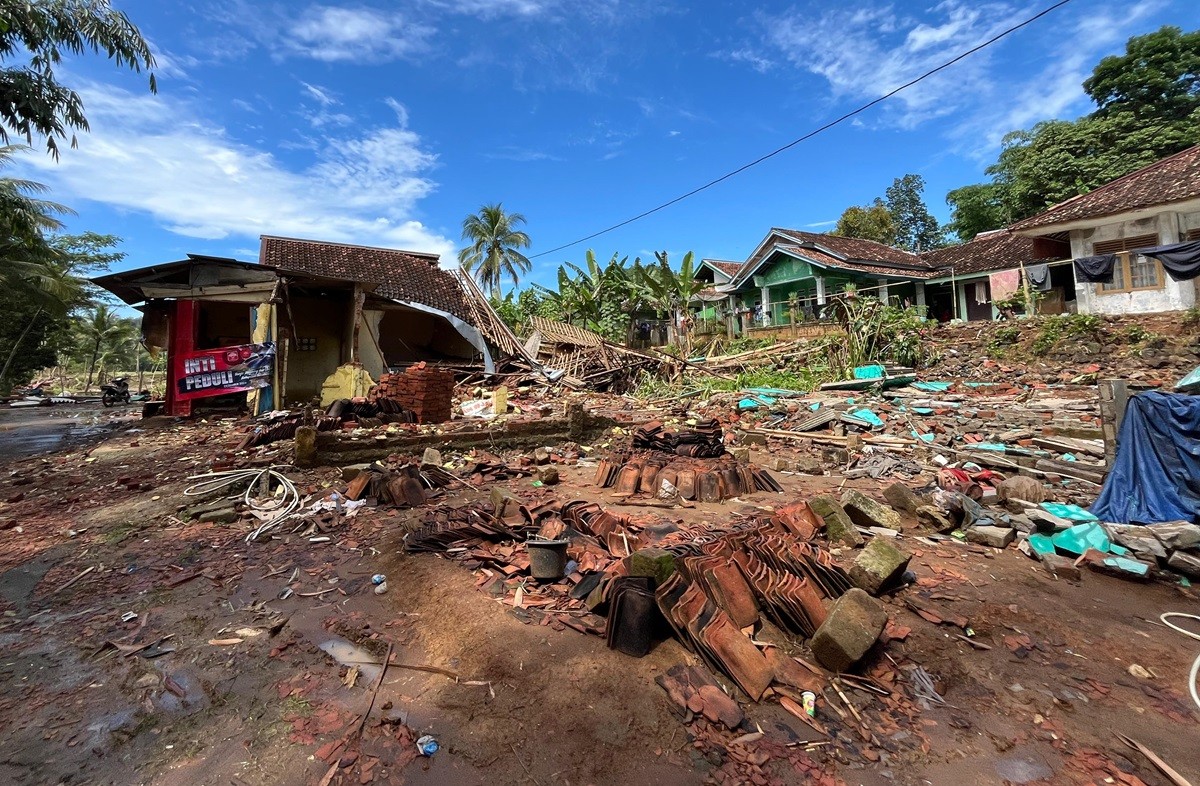 Deltalube Berikan Bantuan ke Korban Banjir Bandang Sukabumi  