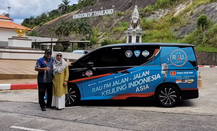 Kendarai Toyota Voxy, Sepasang Suami Istri ini Keliling Indonesia dan Asia  