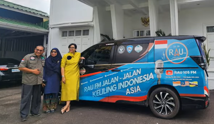 Kendarai Toyota Voxy, Sepasang Suami Istri ini Keliling Indonesia dan Asia  