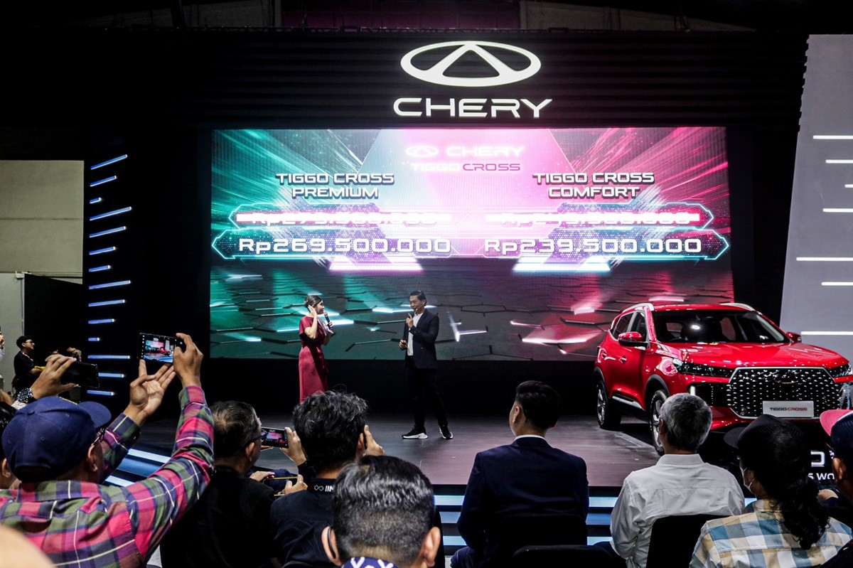 Chery Tiggo Cross Diluncurkan di IIMS 2025, Harga Mulai Rp 239,5 juta  