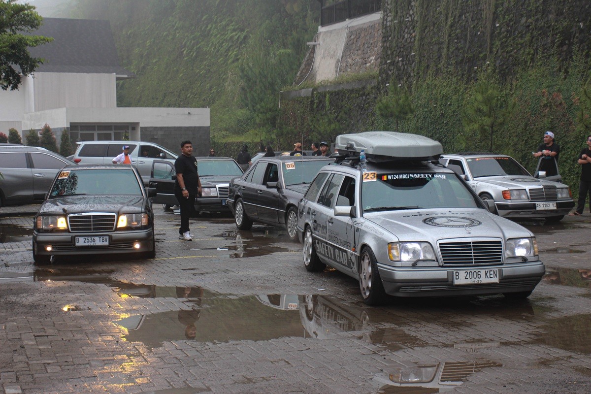 Dari Acara W124 MBCI Jakarta Chapter 'Road to Guci'  