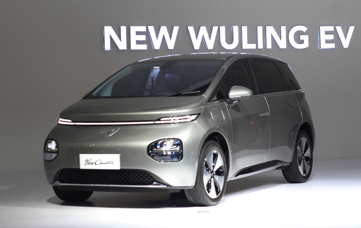 Capaian Positif Wuling Selama IIMS 2025, Bukukan 1.653 Pemesanan  