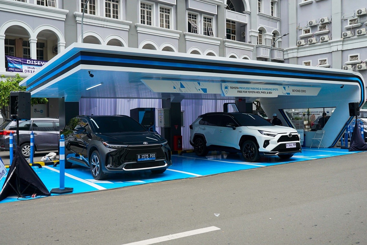 Toyota Hadirkan Fasilitas Privilege Parkir Gratis, ada Charging Spot  