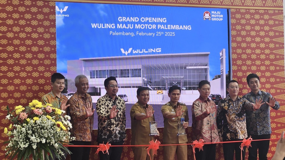 Wuling Resmikan Diler di Palembang, Gunakan Logo Silver  