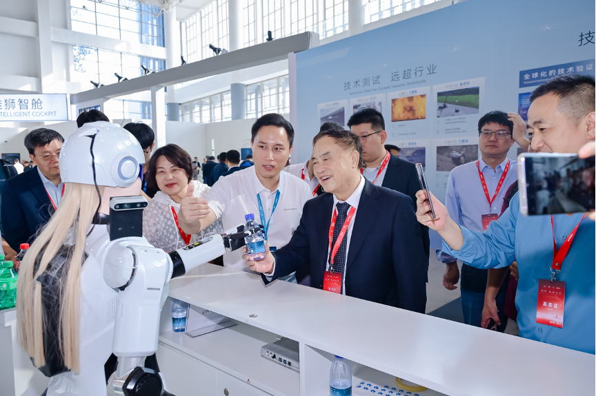 Chery Perkenalkan Inovasi Terbaru, Ciptakan Robot Cerdas AiMOGA  