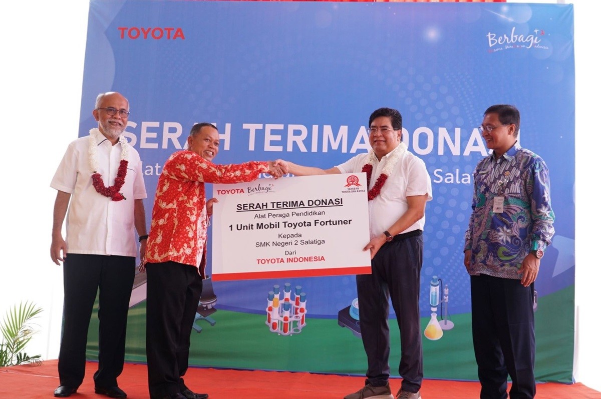 TMMIN Serahkan Fortuner untuk Alat Peraga SMK di Salatiga  