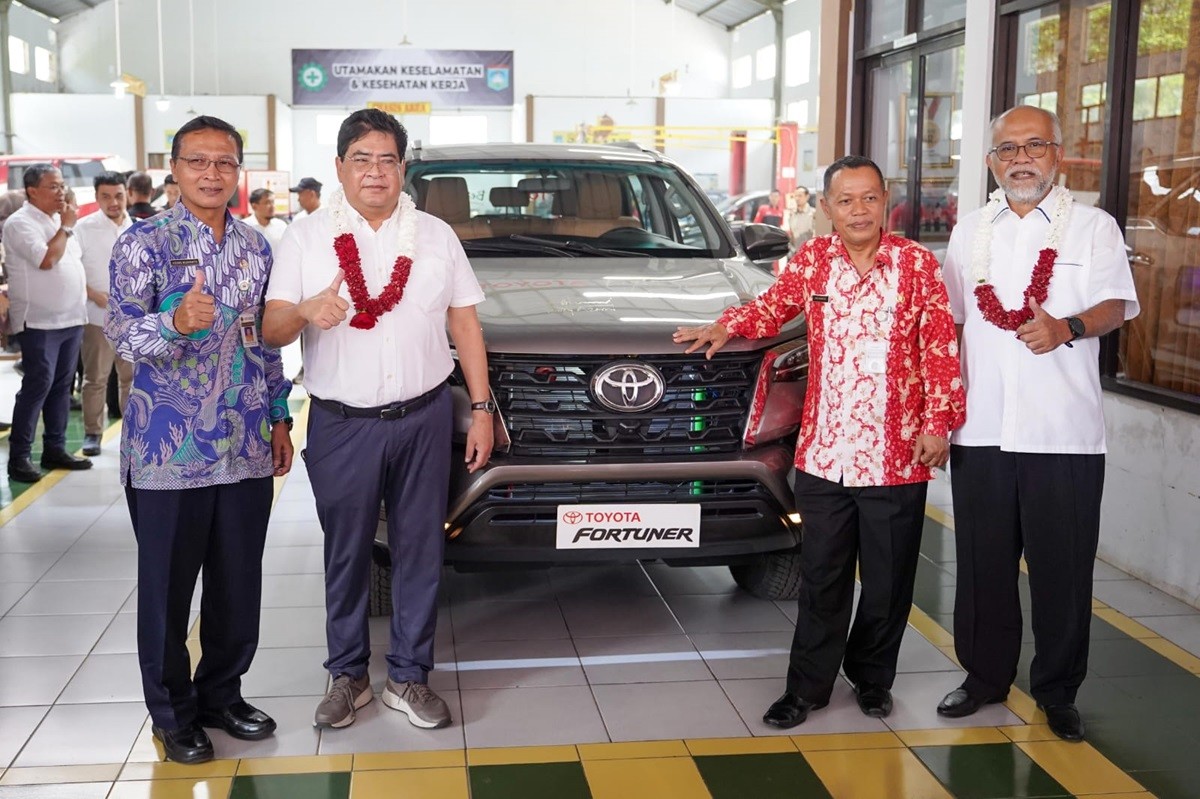 TMMIN Serahkan Fortuner untuk Alat Peraga SMK di Salatiga  