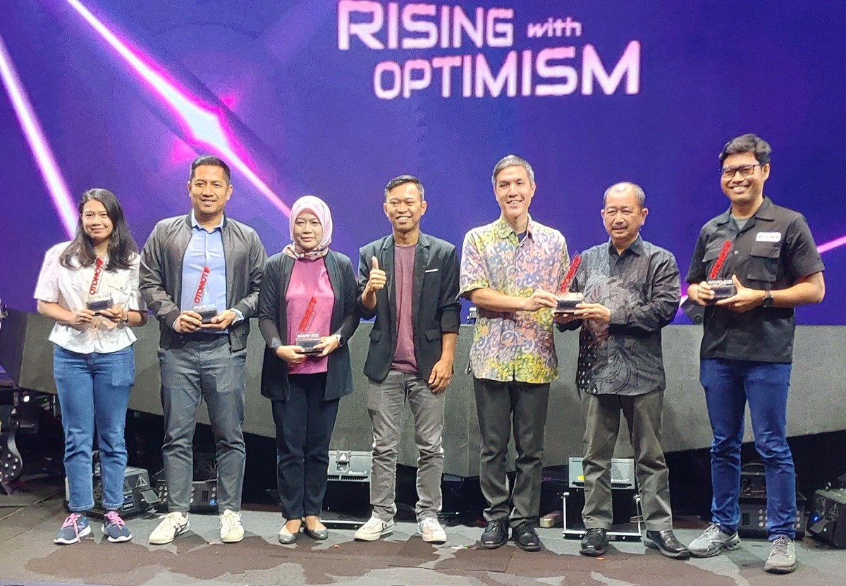 Skutik Listrik Adora Dinobatkan Sebagai 'Best Medium Electric Skutik'  