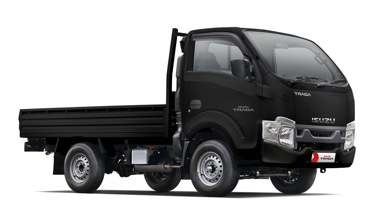 Isuzu TRAGA Black Premium, Lebih Gagah dan Elegan  