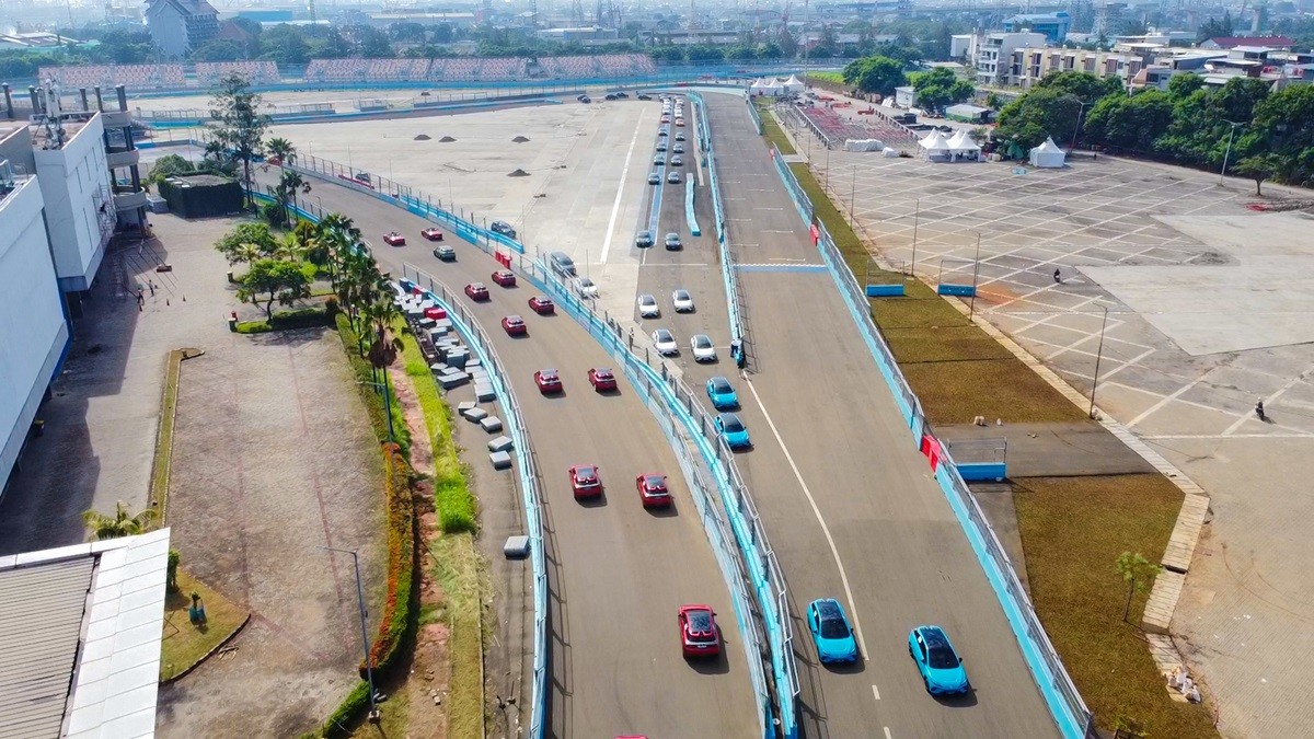 Komunitas Mobil Listrik MG Lakukan Parade Ratusan Kendaraan di Ancol  