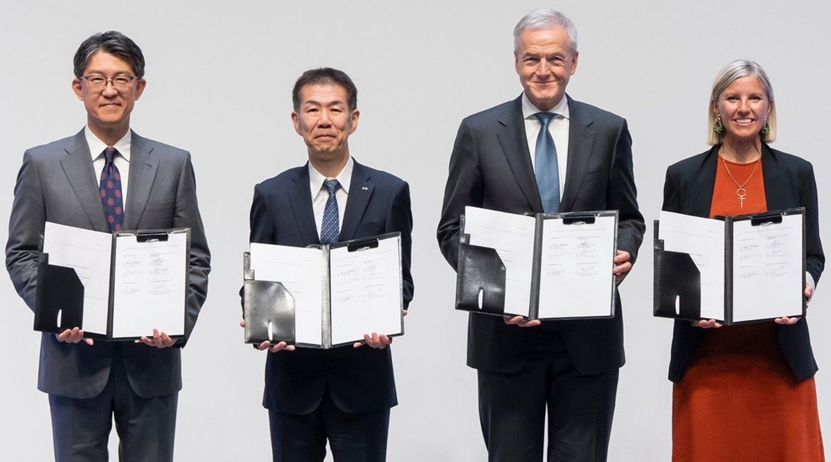 Mitsubishi Fuso dan Hino Resmi Sepakati Kerjasama  