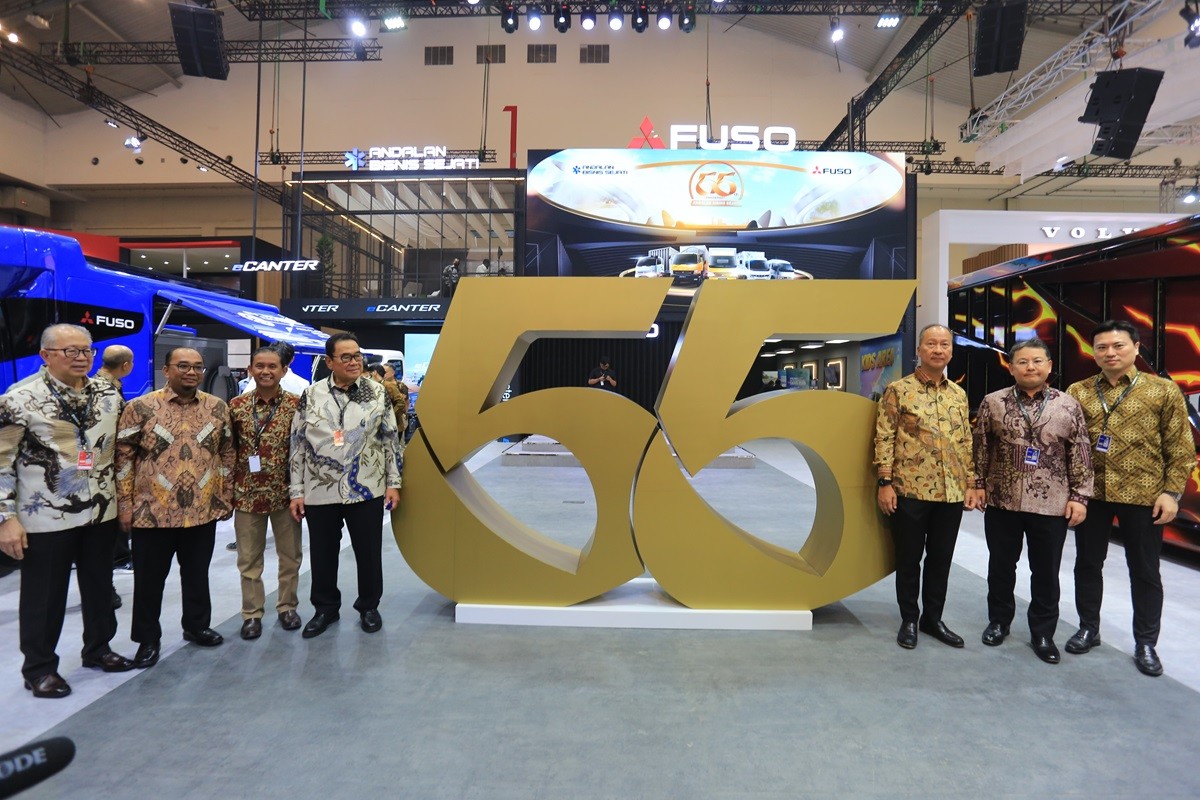 Fighter-X FM65F Tractor Head dan Mobile Charging eCanter di GIIAS 2025  
