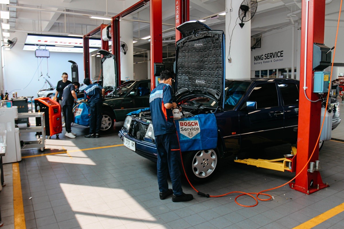 Bosch Car Service Gratiskan Servis Armada Member W124 MBCI Jakarta Chapter  