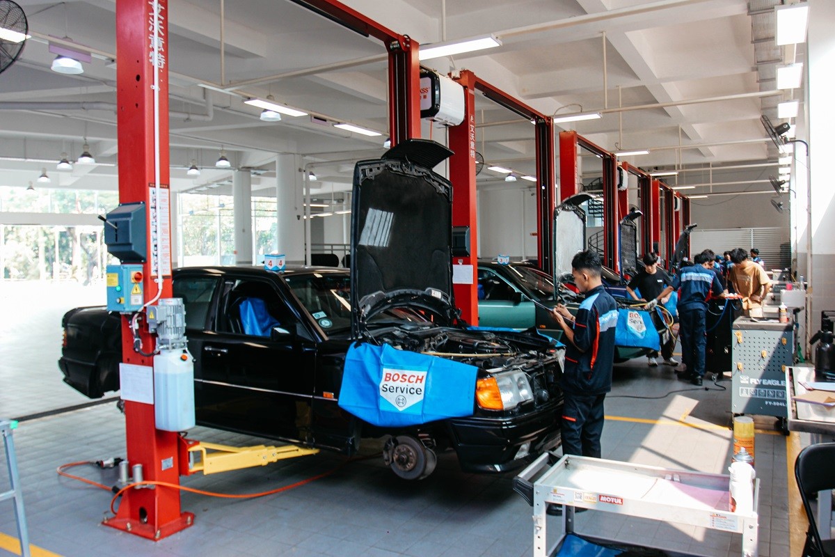 Bosch Car Service Gratiskan Servis Armada Member W124 MBCI Jakarta Chapter  