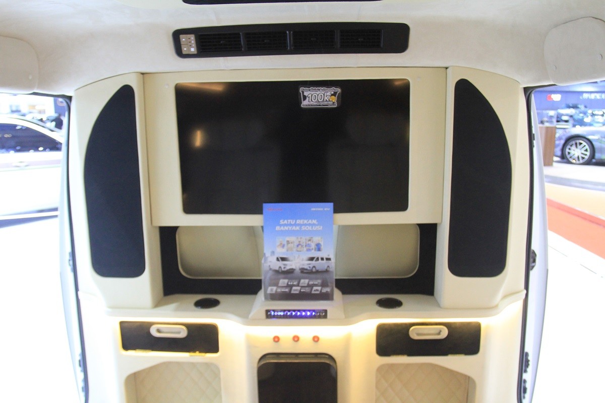 Wuling Mitra EV Disulap Jadi Lounge Eksekutif, Tampil Mewah di GIIAS 2025  