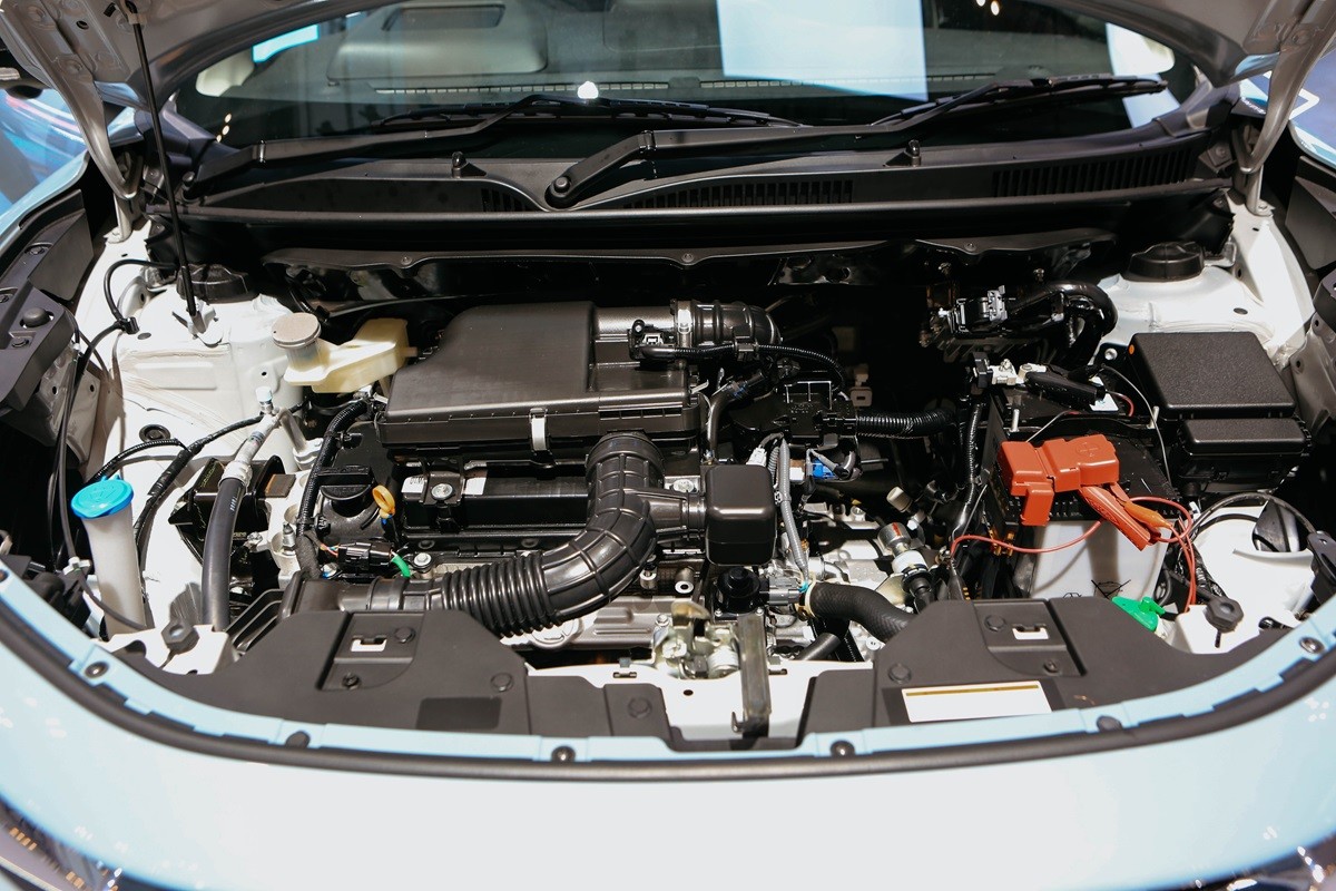 Jangan Salah Pilih, Ini Beda Mesin Suzuki Fronx Biasa dan Varian Hybrid  