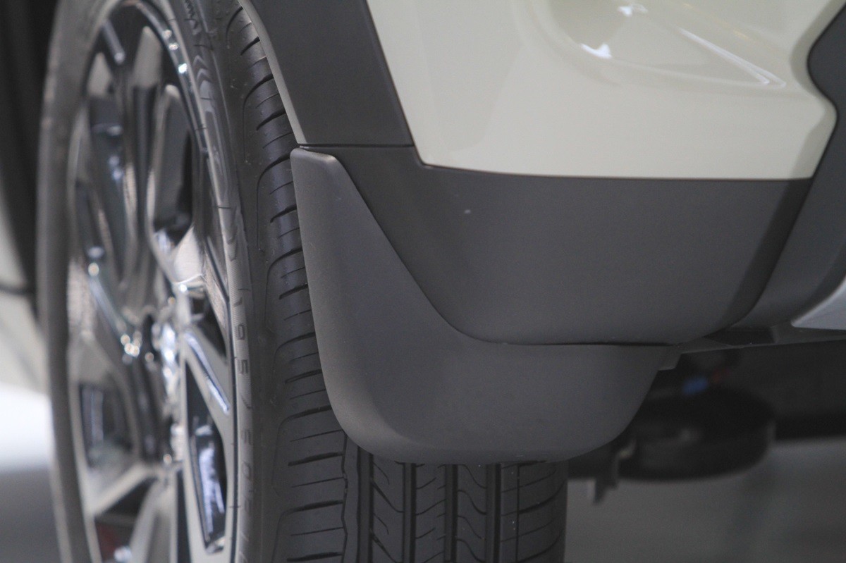 Berbagai Macam Aksesoris Resmi Suzuki Fronx di GIIAS 2025  