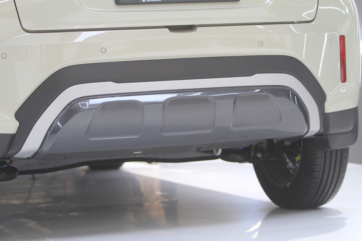 Berbagai Macam Aksesoris Resmi Suzuki Fronx di GIIAS 2025  