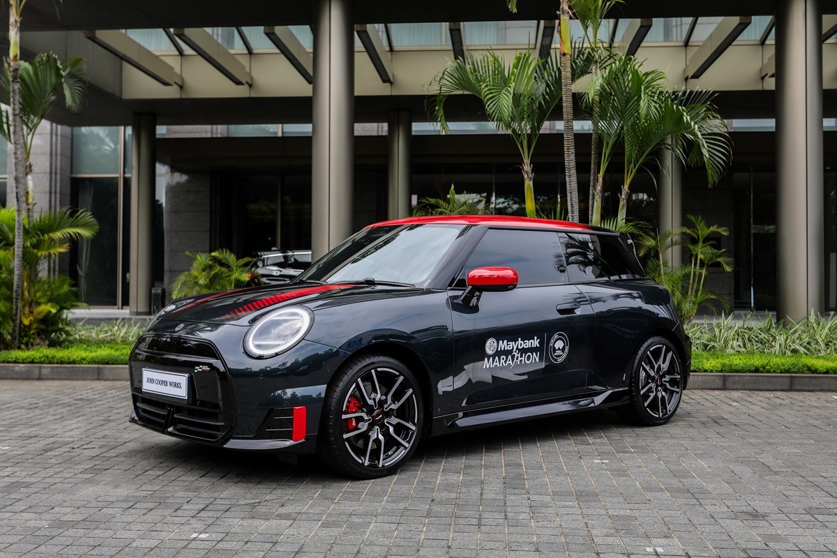 23 BMW dan MINI Kawal Pelari Maybank Marathon 2025  