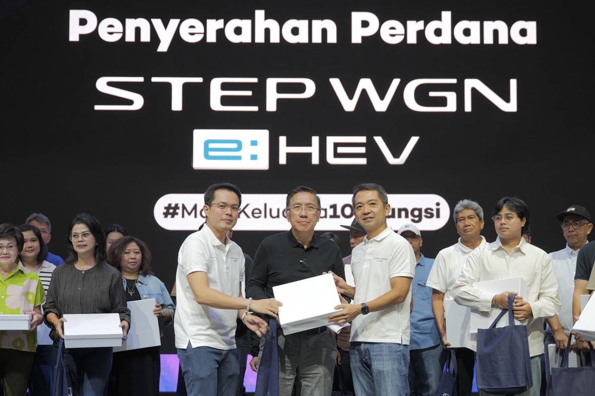 Unit Perdana Honda STEP WGN e:HEV Diserahkan ke Kosumen  