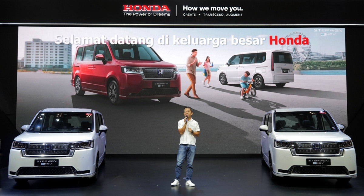 Unit Perdana Honda STEP WGN e:HEV Diserahkan ke Kosumen  